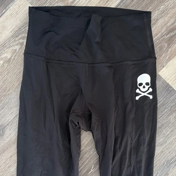 Soul Cycle x Lululemon Wunder Under size 6 - Picture 2 of 3